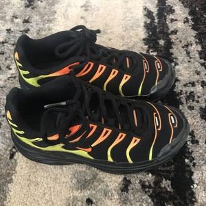 Nike Tuned Air Max Plus Kids Shoes Size 13 orange